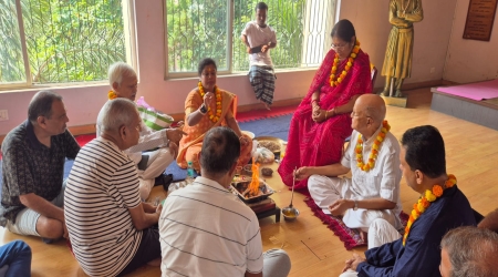 18th Oct 2025 (Saturday), a Hawan & Yagya was held at VYASA, Kolkata for the health, wealth & success of all. Around 40 devotees joined, including 8 RSFF members.