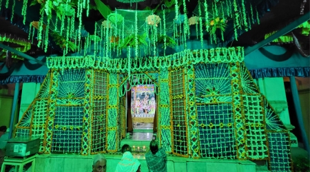 Both organizations jointly offered Chandan and Flower Shringar Seva to Prabhu Radha Madhav
