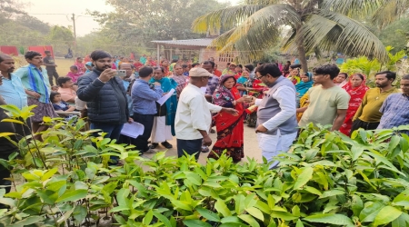 Under the leadership of Shri Ashok Singh, the team successfully distributed 1,500 fruit plants to the beneficiaries.