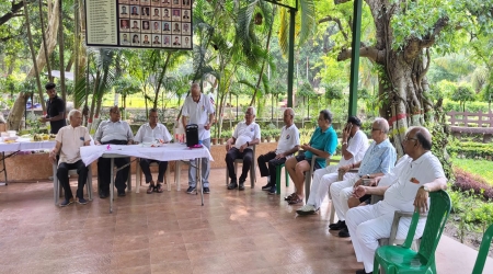 Shri R.R.Agarwal ji the Editor, explained the contents of the Newsletter.